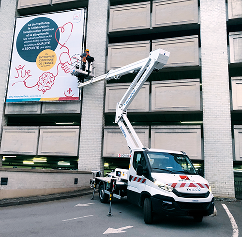 Bâche publicitaire XXL imprimée grand format pour événements et communication visuelle