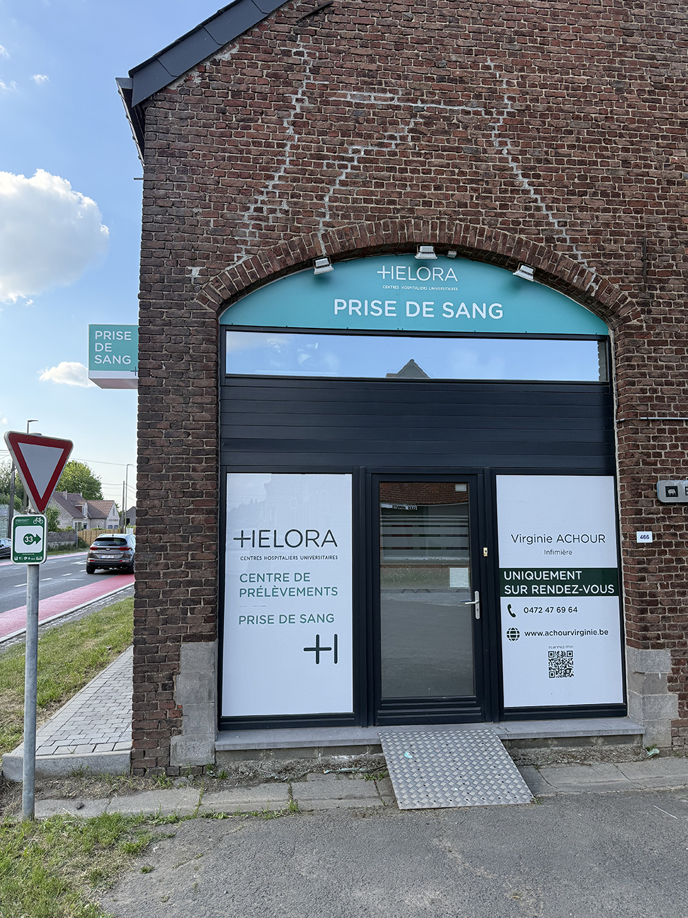 Lettrage vitrine personnalisé – habillage de façade et communication visuelle